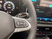 VW Passat Variant Business eHybrid 150kW in Grenadillschwarz Metallic