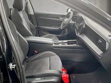 VW Passat Variant Business eHybrid 150kW in Grenadillschwarz Metallic