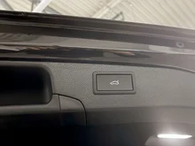 VW Passat Variant Business eHybrid 150kW in Grenadillschwarz Metallic