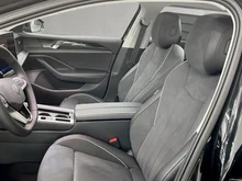 VW Passat Variant Business eHybrid 150kW in Grenadillschwarz Metallic