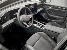 VW Passat Variant Business eHybrid 150kW in Grenadillschwarz Metallic