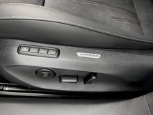 VW Passat Variant Business eHybrid 150kW in Grenadillschwarz Metallic