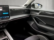 VW Passat Variant Business eHybrid 150kW in Grenadillschwarz Metallic