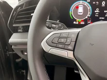 VW Passat Variant Business eHybrid 150kW in Grenadillschwarz Metallic