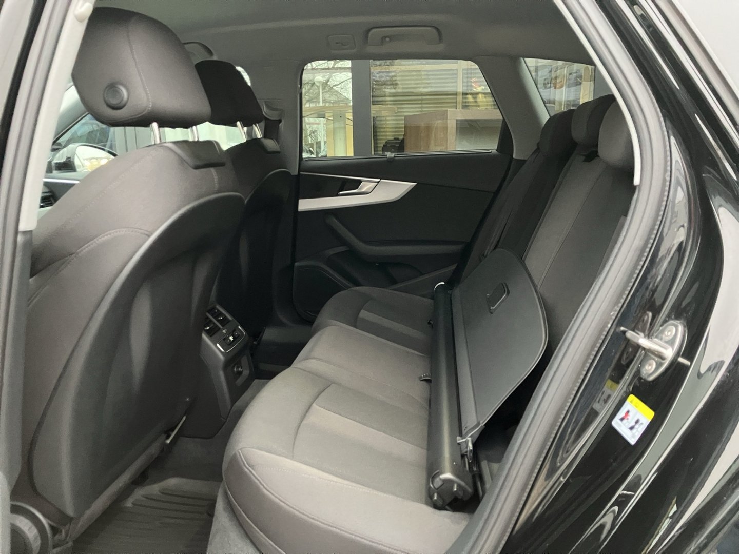 Audi A4 Avant 35 TDI | Bild 14 von 17