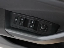 VW T-Roc Life TSI DSG in Pure White Dach Black Uni