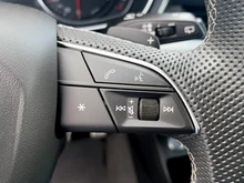 Audi A4 Avant 40 TFSI quattro S-line S-tronic in MYTHOSSCHWARZ METALLIC