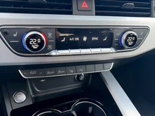 Audi A4 Avant 40 TFSI quattro S-line S-tronic in MYTHOSSCHWARZ METALLIC