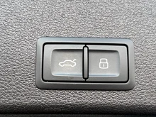 Audi A4 Avant 40 TFSI quattro S-line S-tronic in MYTHOSSCHWARZ METALLIC