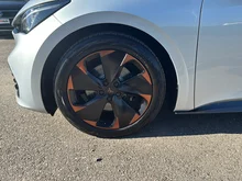 CUPRA Born Alpha 58 150kW/204PS in Licht-Silber Metallic