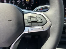VW Tiguan Friends eTSI DSG in Oryxweiß Perlmutteffekt