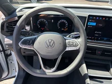 VW Tiguan Friends eTSI DSG in Oryxweiß Perlmutteffekt