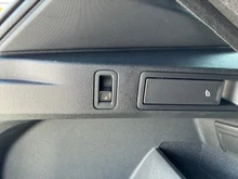 VW Tiguan Friends eTSI DSG in Oryxweiß Perlmutteffekt
