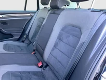 VW Golf Variant Highline TDI DSG in Deep Black Perleffekt