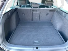 VW Golf Variant Highline TDI DSG in Deep Black Perleffekt