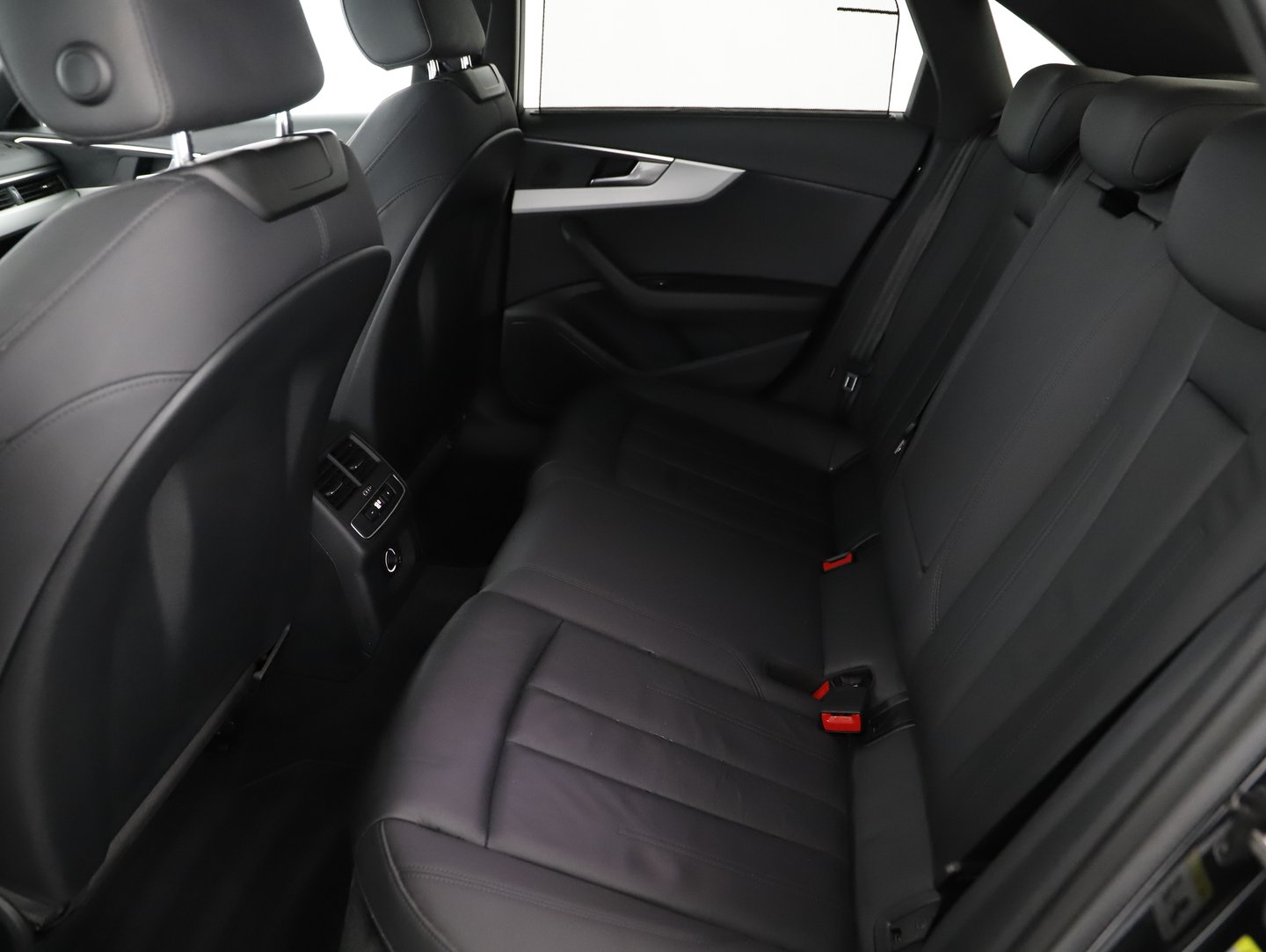 Audi A4 Limousine 45 TDI quattro advanced | Bild 15 von 16