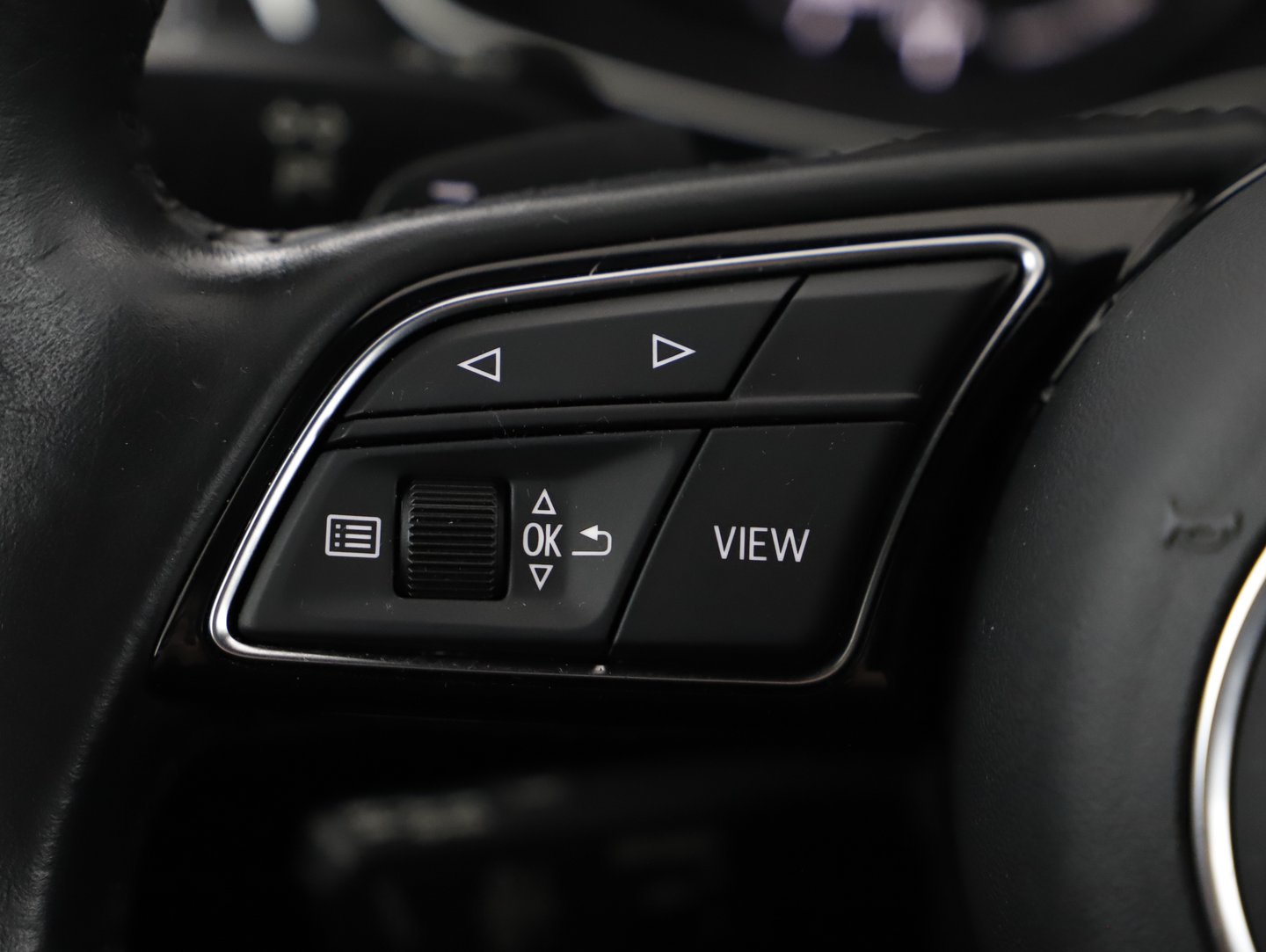 Audi A4 Limousine 45 TDI quattro advanced | Bild 9 von 16