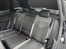 VW Tiguan R-Line TDI SCR 4MOTION DSG in Deep Black Perleffekt