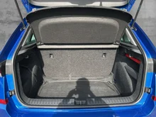 Škoda Kamiq Active TSI in 8X Race-Blau Metallic
