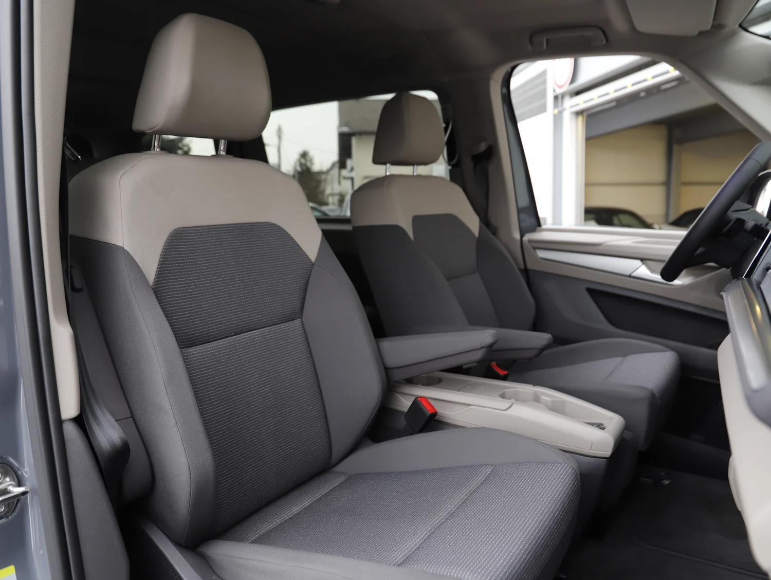 Bild eines VW Multivan Business eHybrid 180 kW 4MOTION