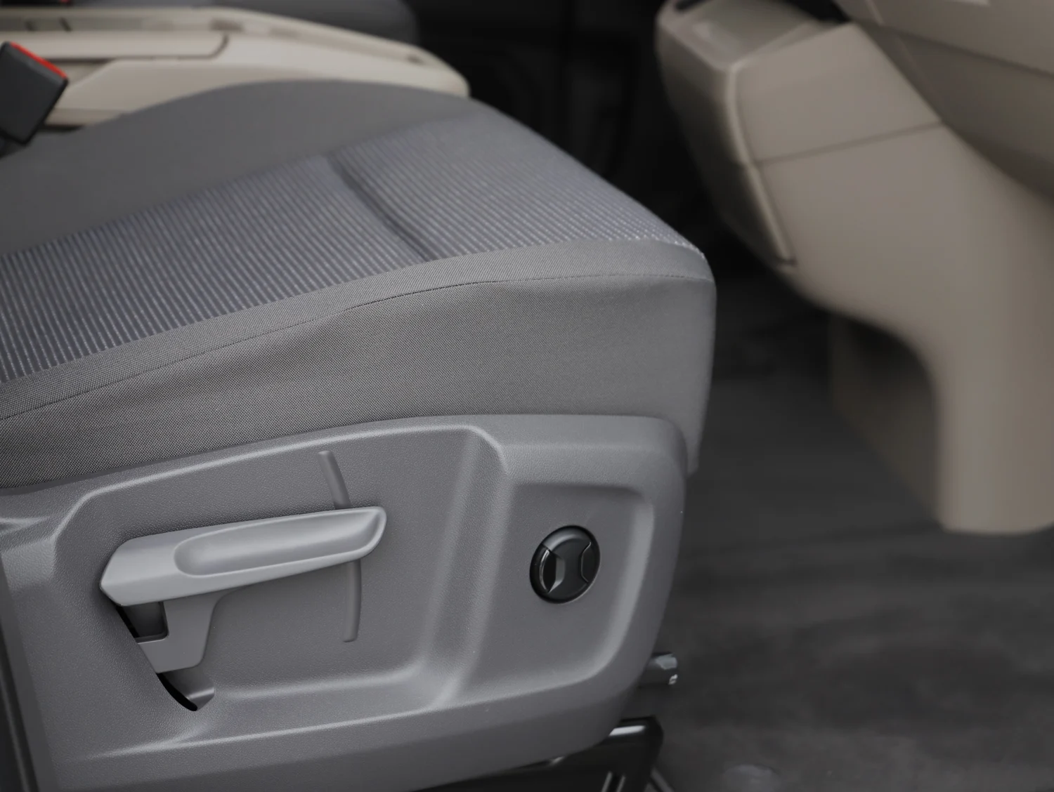 Bild eines VW Multivan Business eHybrid 180 kW 4MOTION