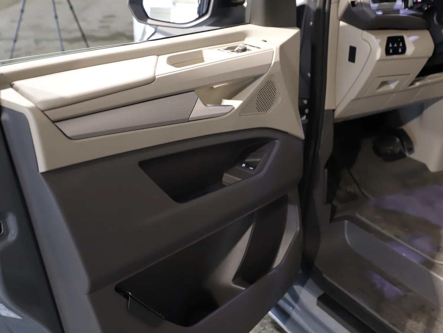 Bild eines VW Multivan Business eHybrid 180 kW 4MOTION