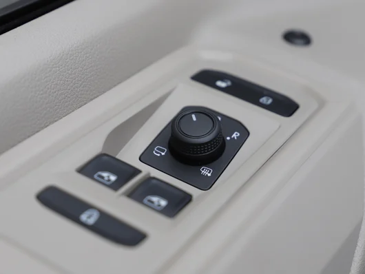 Bild eines VW Multivan Business eHybrid 180 kW 4MOTION