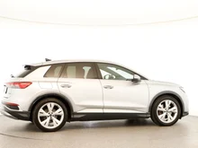 Audi Q4 e-tron 45 e-tron quattro in Florettsilber metallic