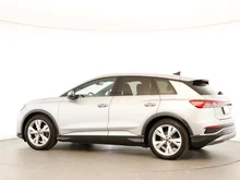 Audi Q4 e-tron 45 e-tron quattro in Florettsilber metallic