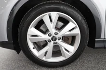 Audi Q4 e-tron 45 e-tron quattro in Florettsilber metallic