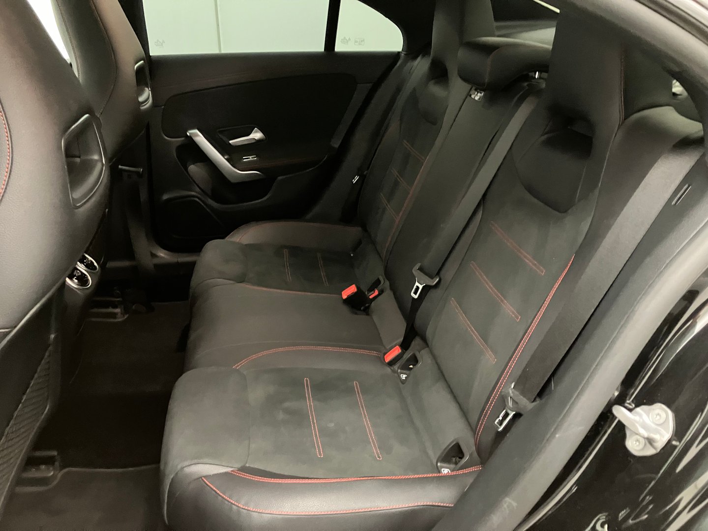 Mercedes CLA 180 d Aut. | Bild 27 von 30