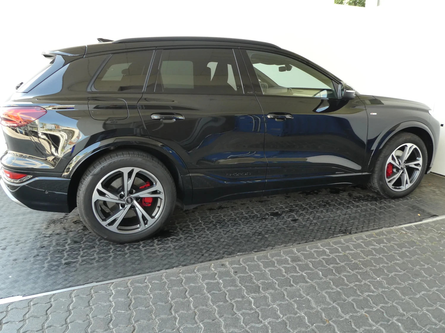 Bild eines Audi Q6 e-tron quattro