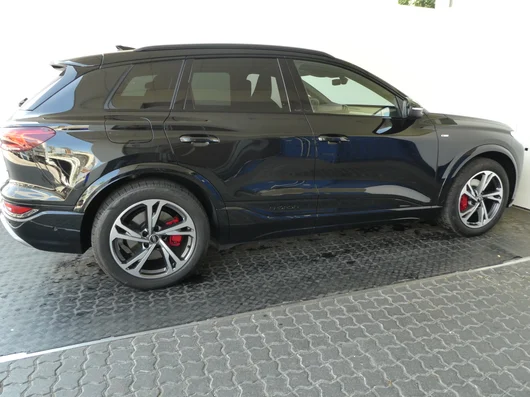 Bild eines Audi Q6 e-tron quattro