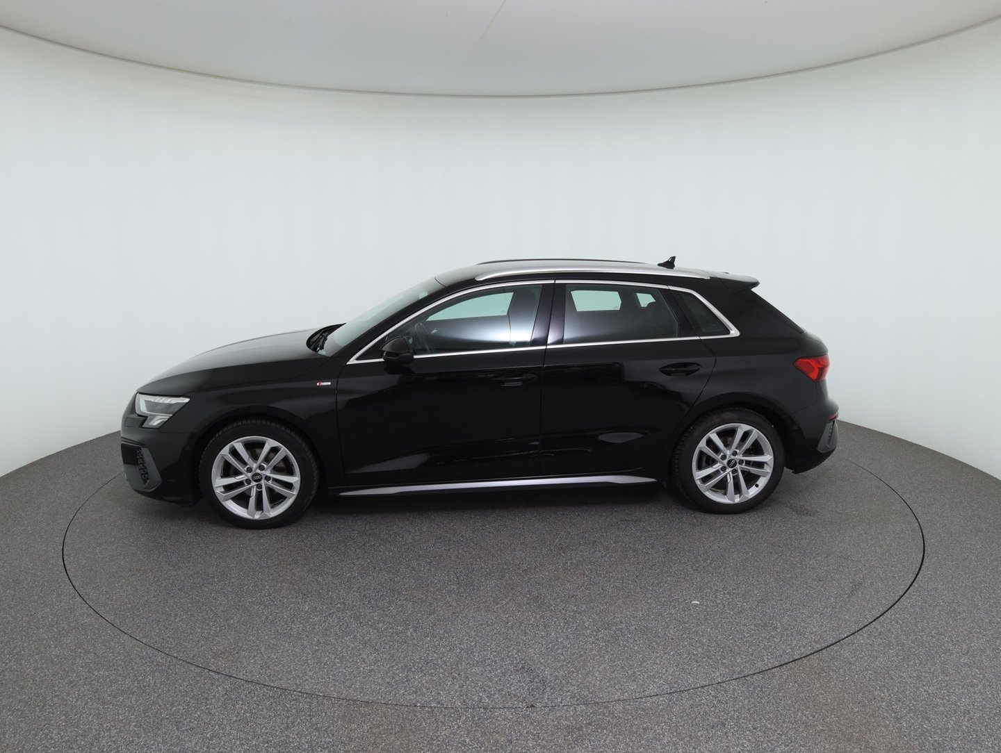 Audi A3 Sportback 35 TDI S line exterieur | Bild 8 von 25