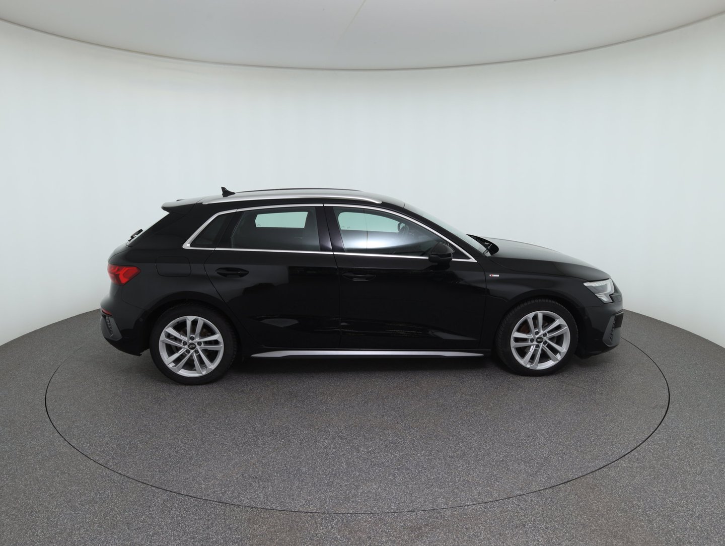 Audi A3 Sportback 35 TDI S line exterieur | Bild 4 von 25