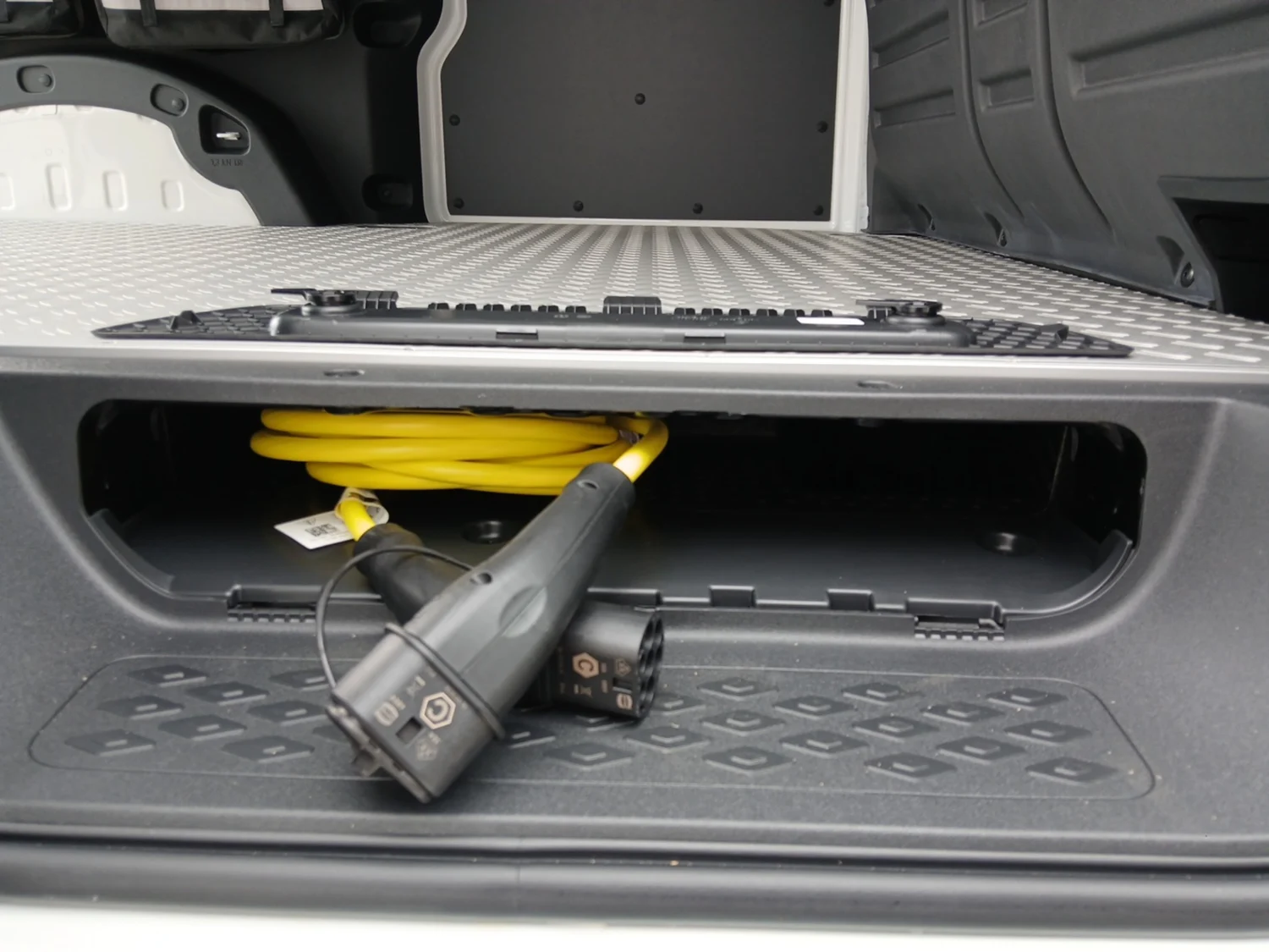 Bild eines ID. Buzz Cargo Pro 4MOTION 250 kW