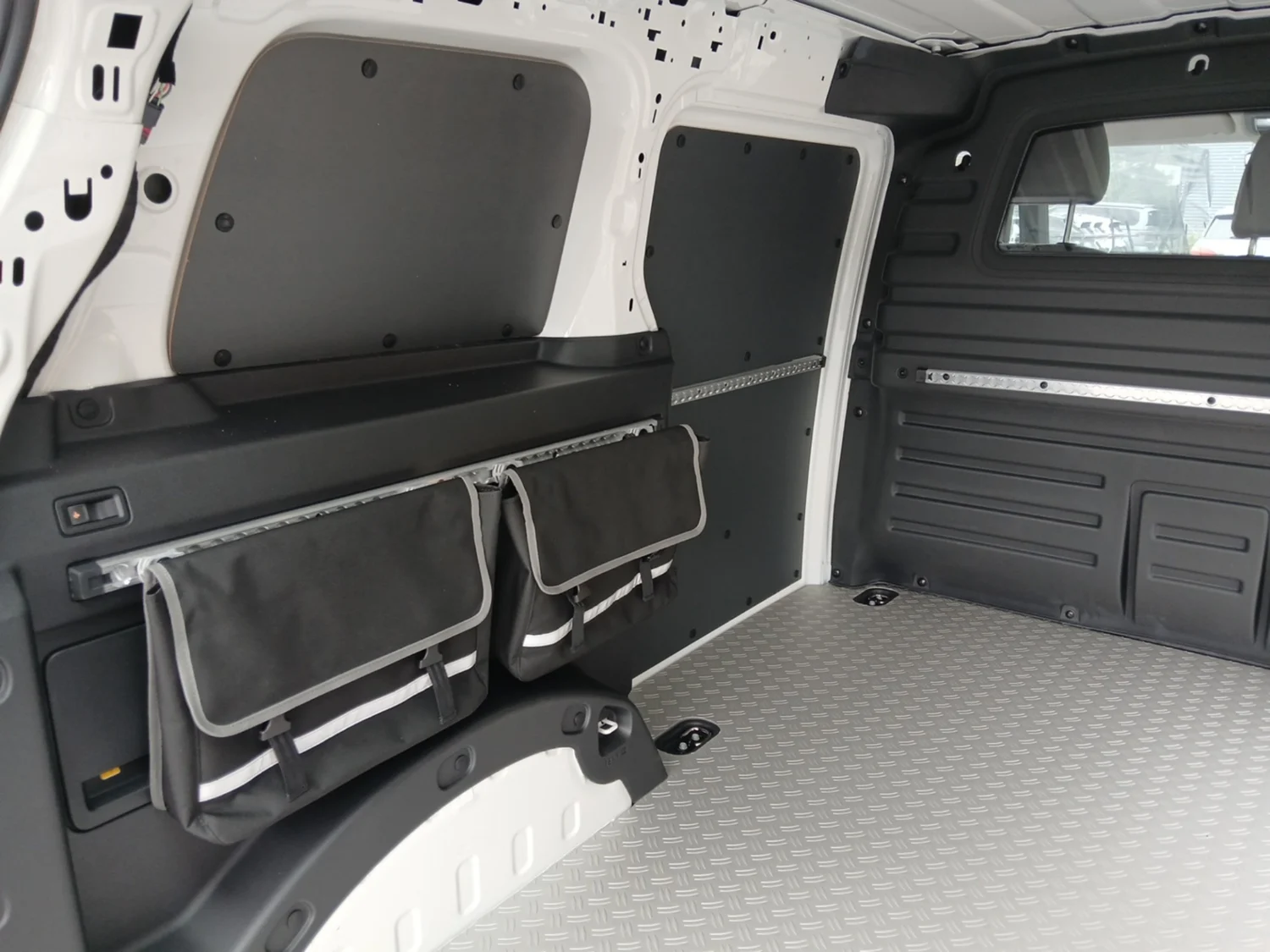 Bild eines ID. Buzz Cargo Pro 4MOTION 250 kW