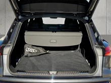 Audi Q5 e-hybrid quattro 220 KW in Daytonagrau Perleffekt