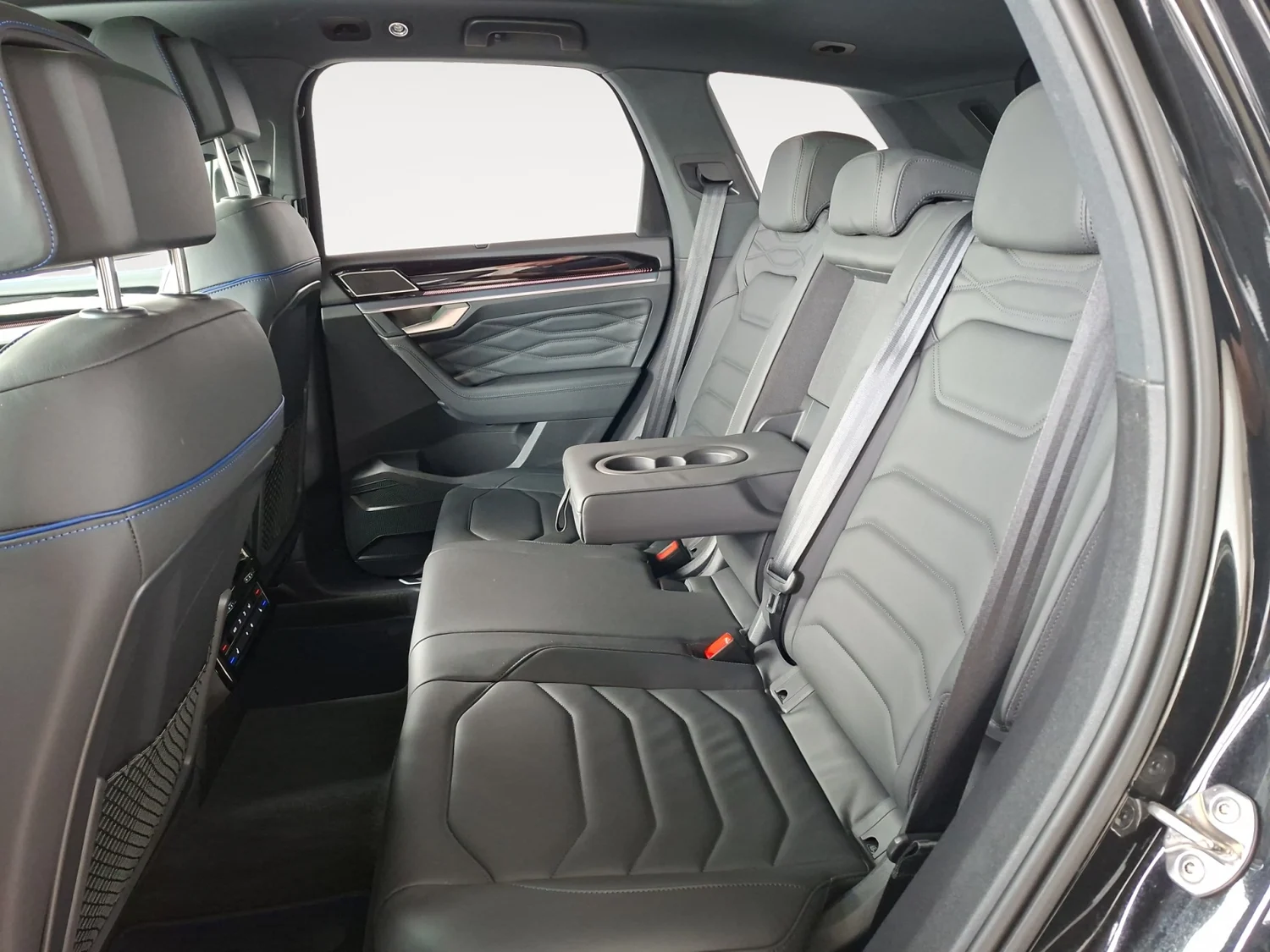 Bild eines VW Touareg R eHybrid TSI 4MOTION