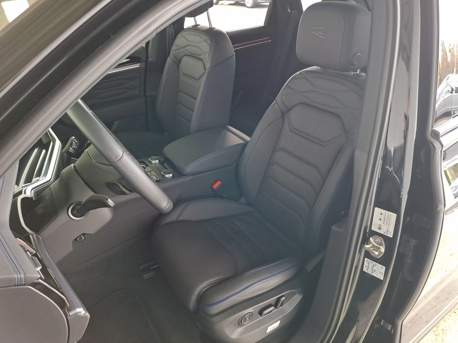 Bild eines VW Touareg R eHybrid TSI 4MOTION