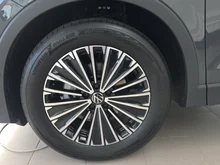 VW Tiguan Friends eTSI DSG in Delfingrau Metallic