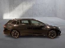 VW Golf Variant Sport mHeV DSG in Grenadillschwarz Metallic