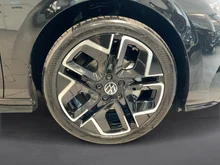 VW Golf Variant Sport mHeV DSG in Grenadillschwarz Metallic
