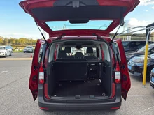VW Caddy TDI in Kirschrot