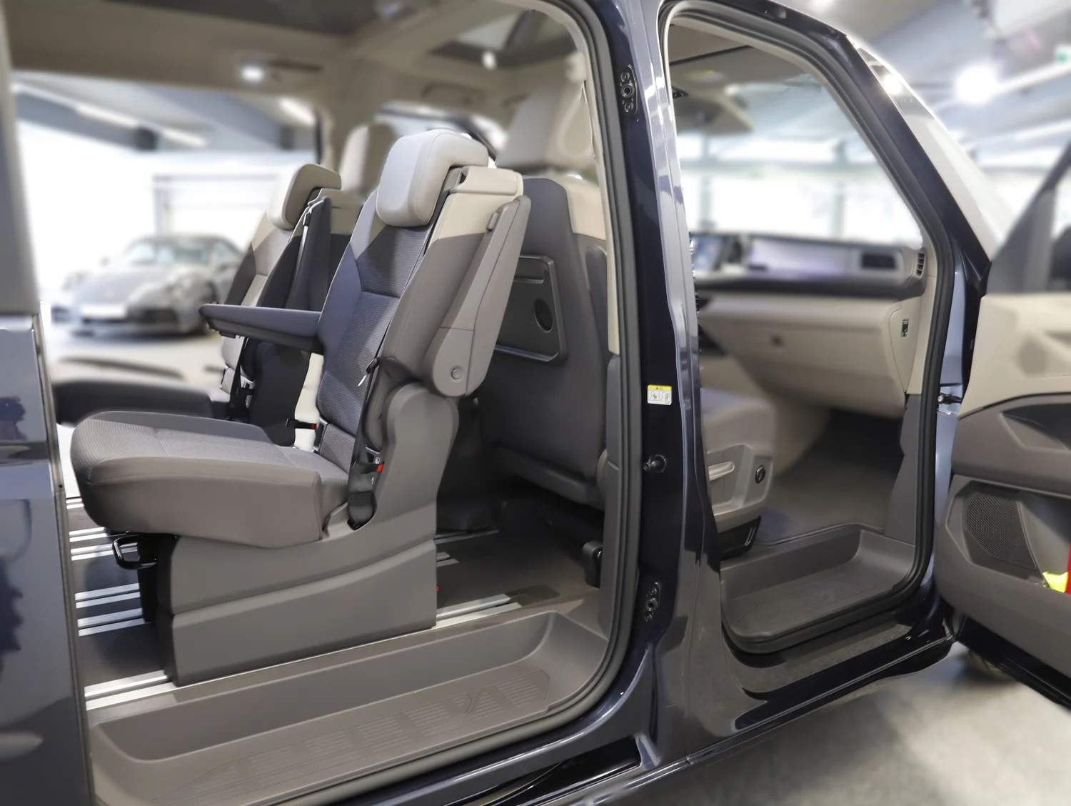 Bild eines VW Multivan Business eHybrid 180 kW 4MOTION