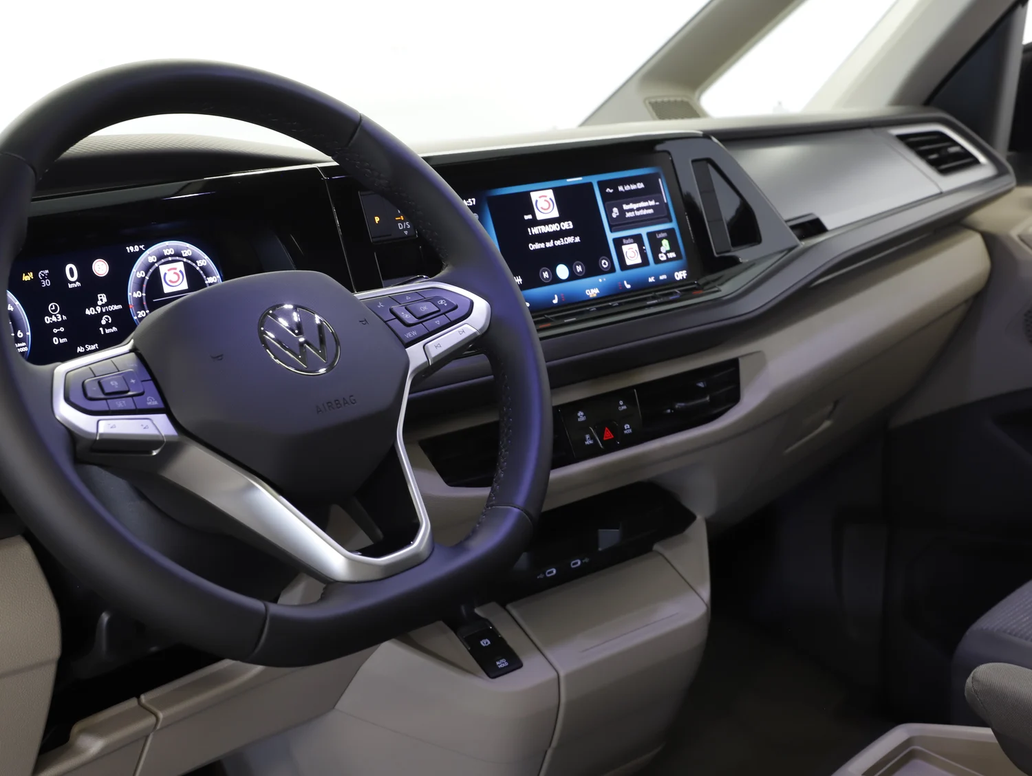 Bild eines VW Multivan Business eHybrid 180 kW 4MOTION