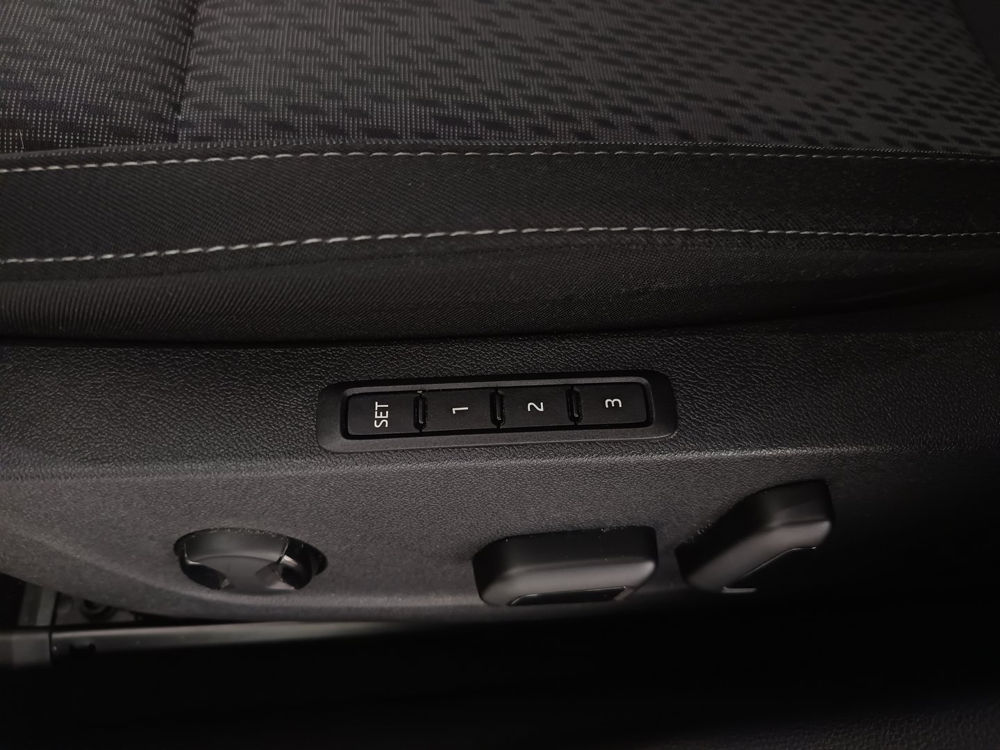 Škoda OCTAVIA Combi Style TDI | Bild 15 von 39