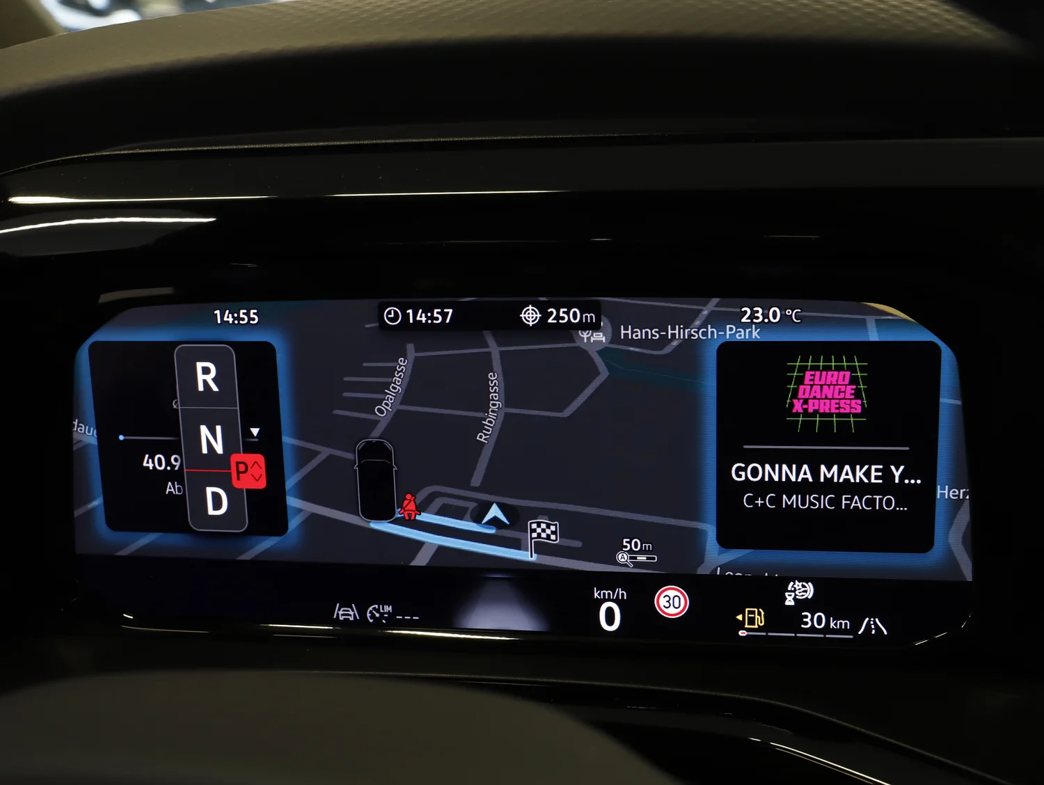Bild eines VW Multivan Business ÜH TDI