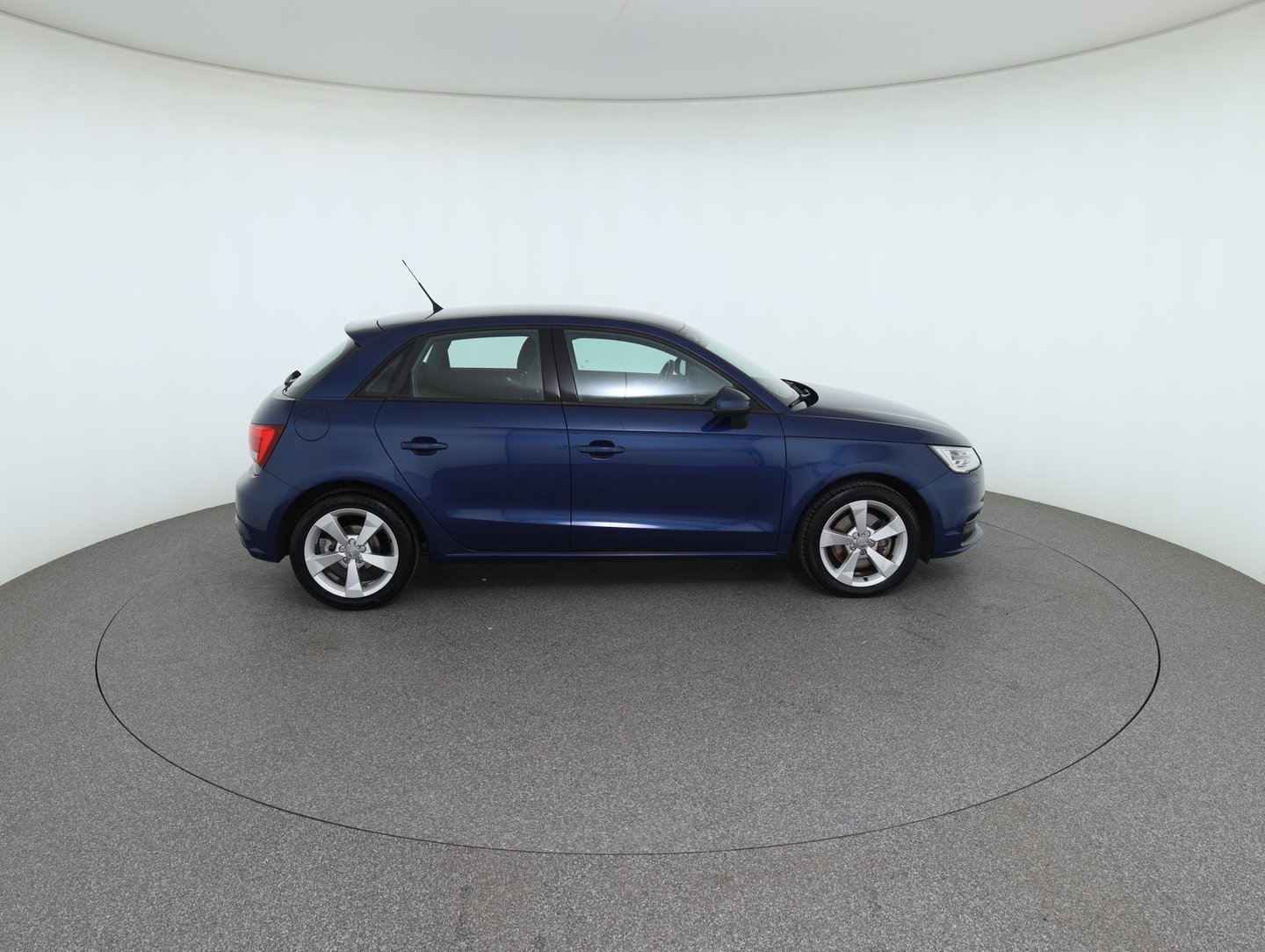 Audi A1 Sportback 1.6 TDI sport | Bild 4 von 31