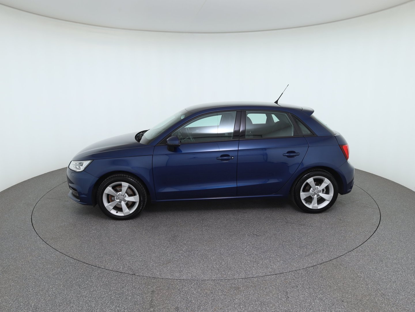 Audi A1 Sportback 1.6 TDI sport | Bild 8 von 31